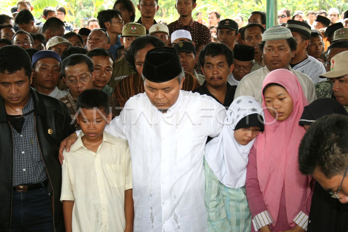 BERDOA | ANTARA Foto