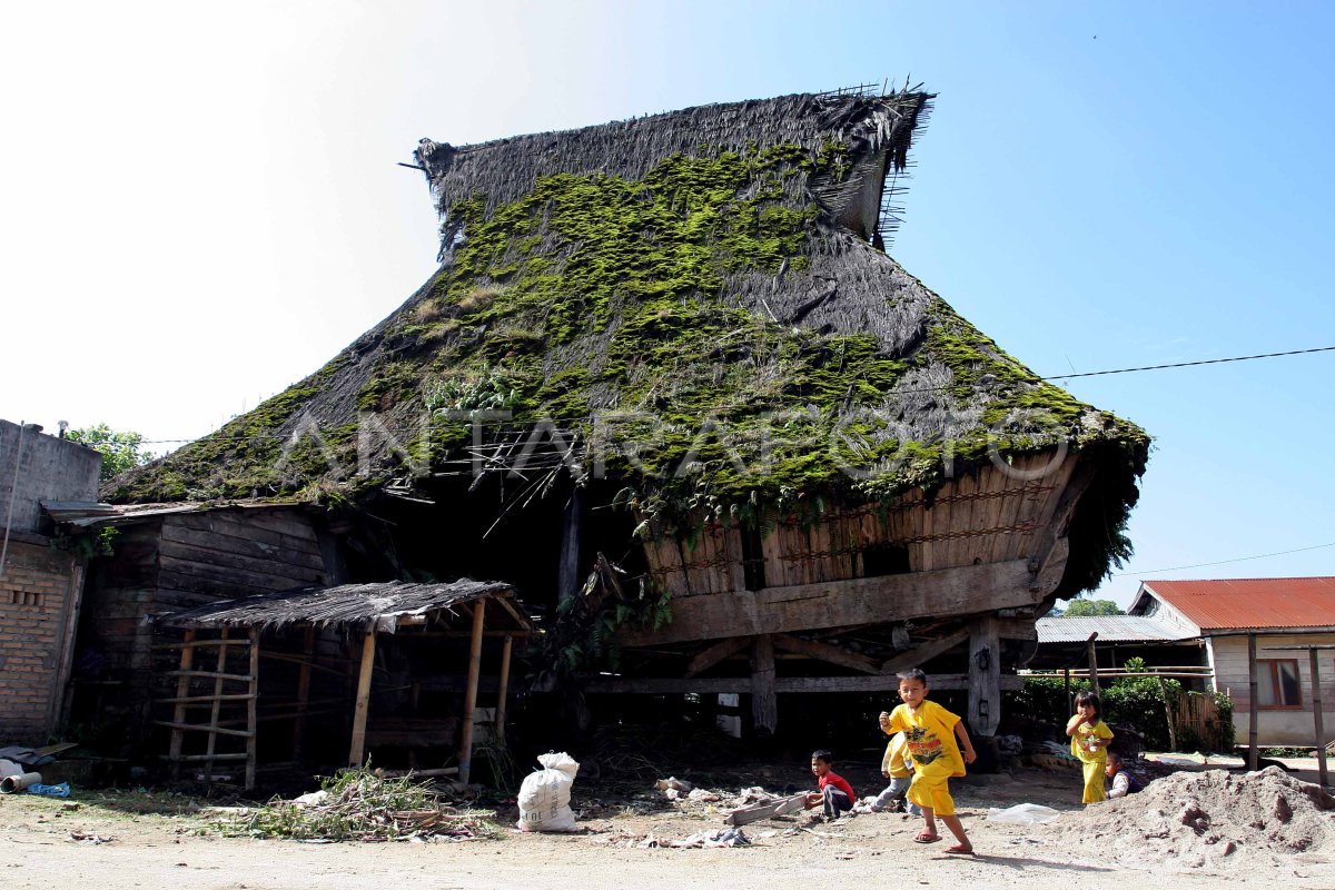RUMAH ADAT KARO | ANTARA Foto
