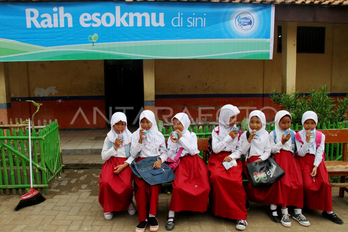 BANTUAN PENDIDIKAN | ANTARA Foto