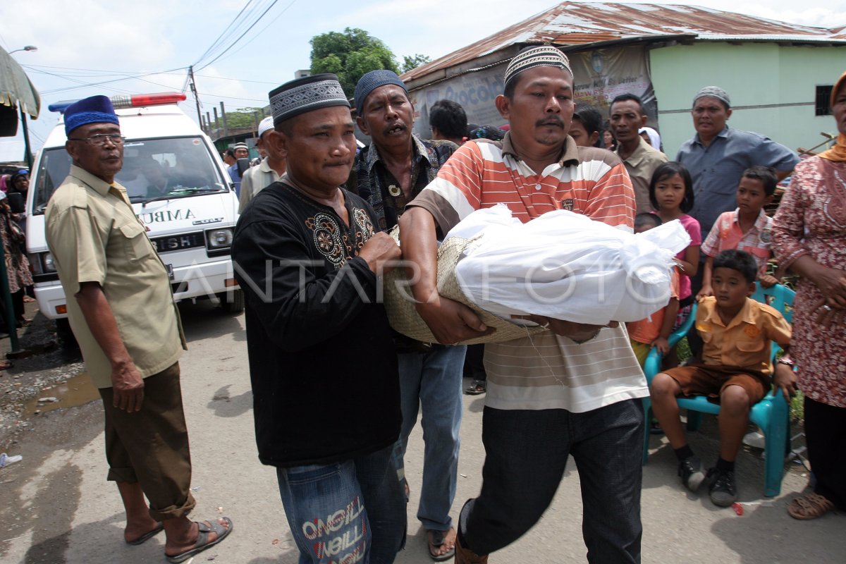 KORBAN TABRAKAN KERETA | ANTARA Foto