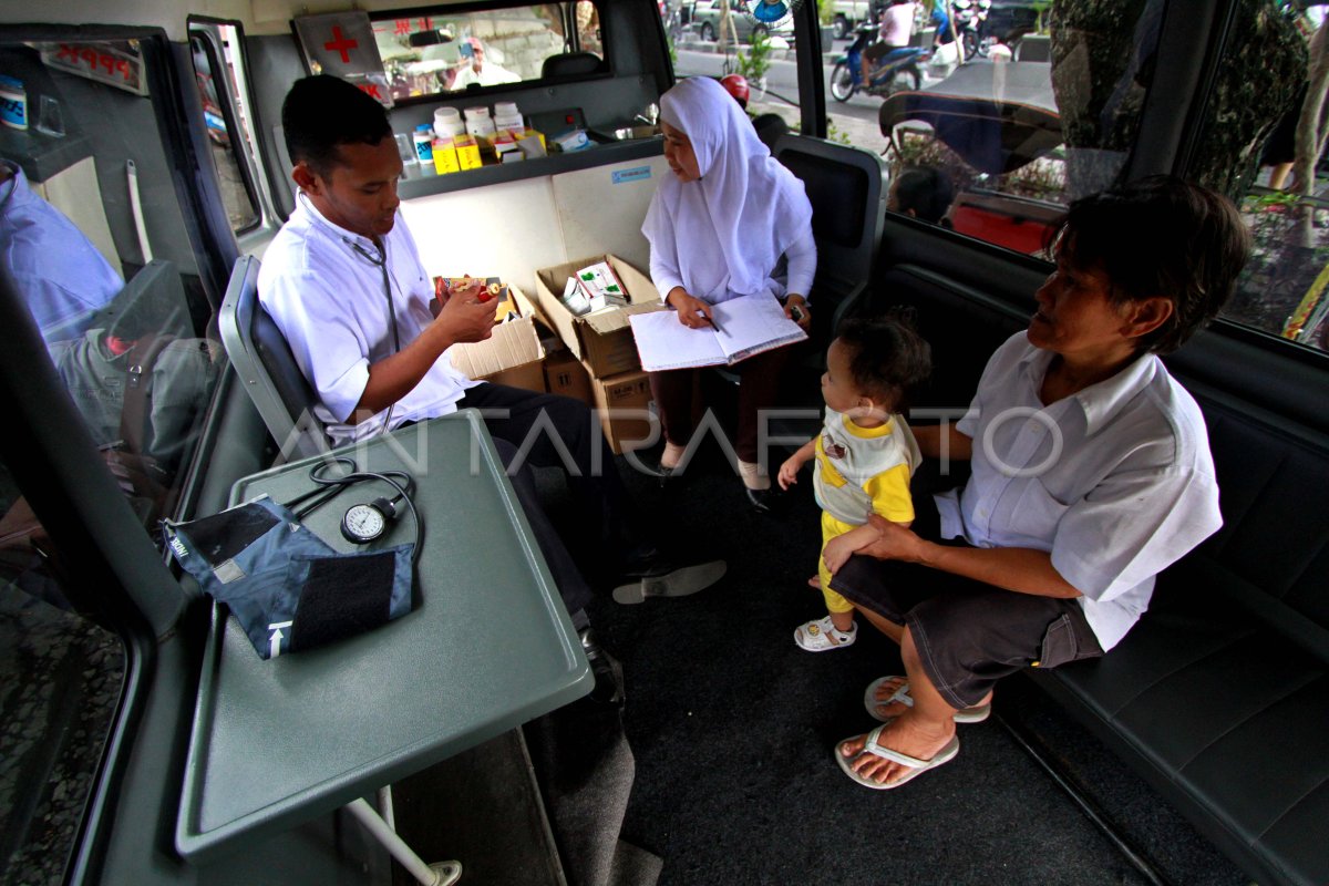 PEMERIKSAAN KESEHATAN GRATIS | ANTARA Foto