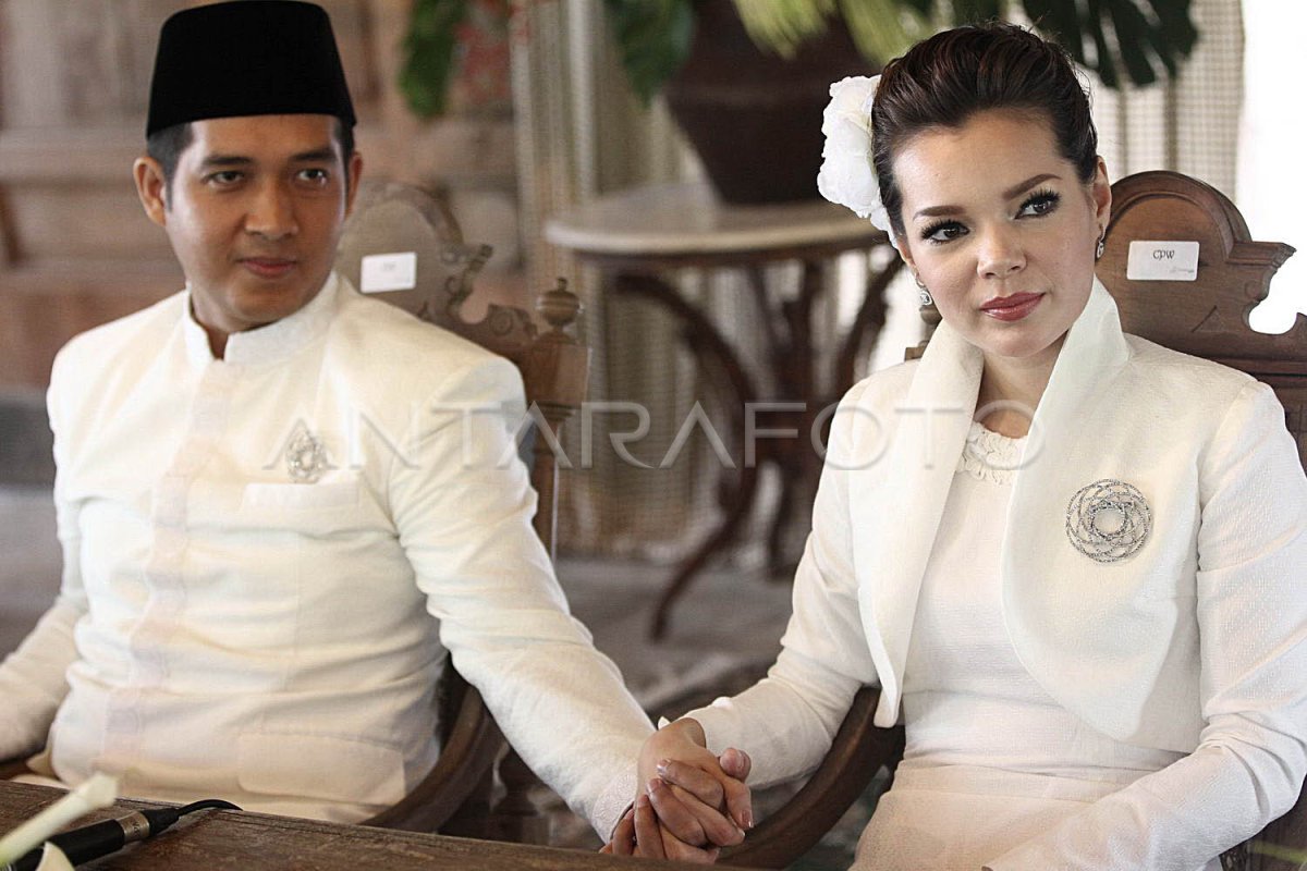 DEWI SANDRA MENIKAH | ANTARA Foto