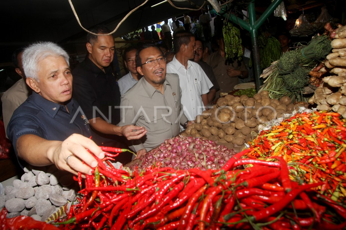 OPERASI PASAR | ANTARA Foto