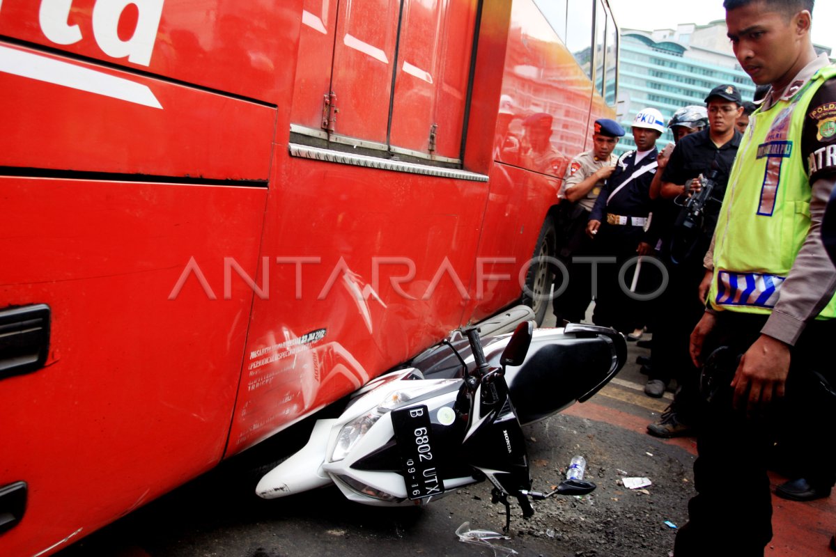 KECELAKAAN TRANSJAKARTA | ANTARA Foto