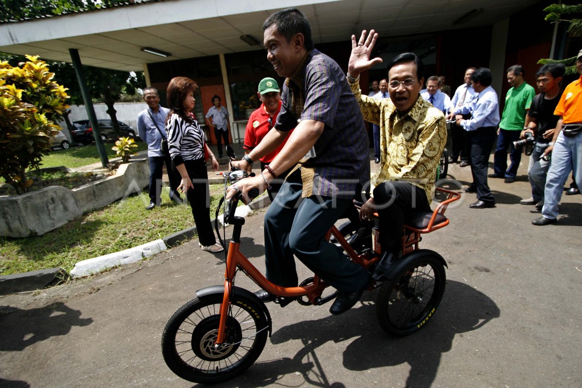 SEPEDA LISTRIK | ANTARA Foto