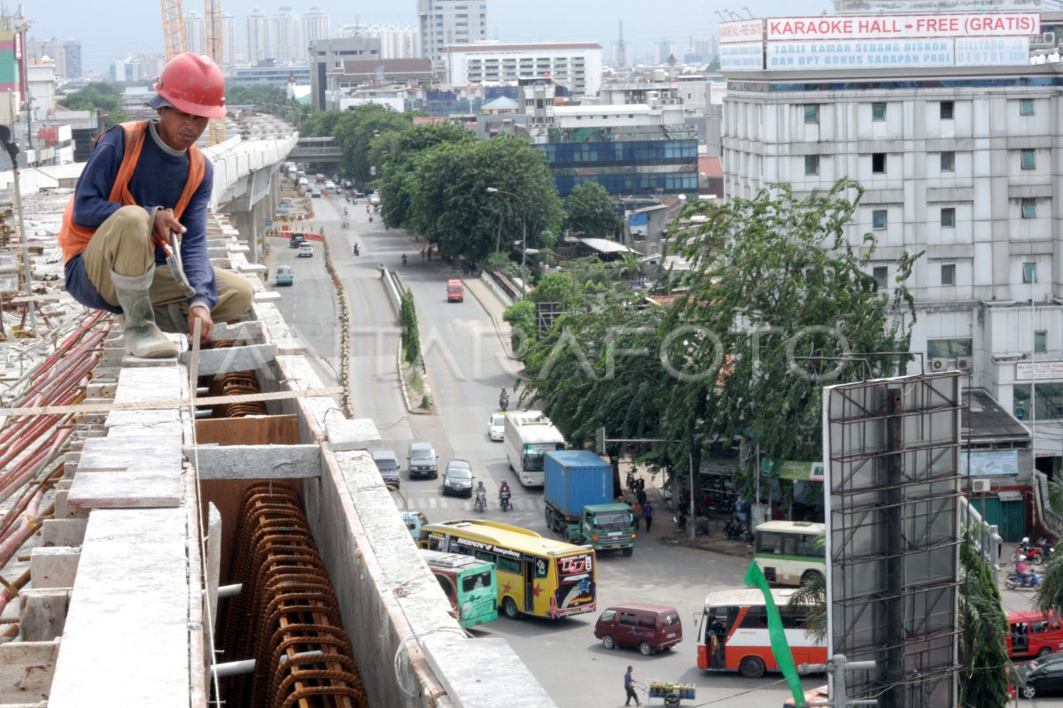 PEMBANGUNAN JALAN TOL | ANTARA Foto