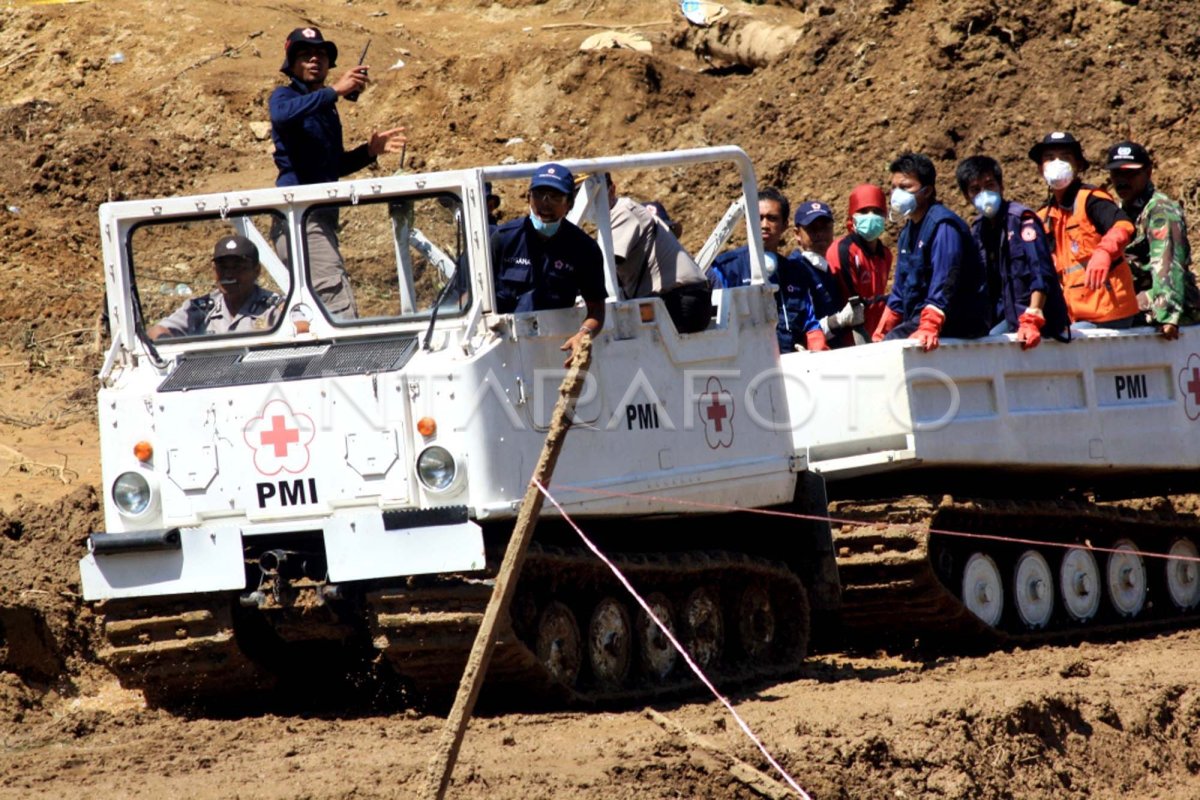 MOBIL AMFIBI | ANTARA Foto