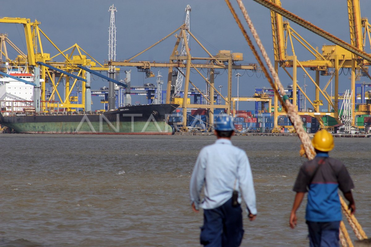 PROYEKSI PELABUHAN BELAWAN | ANTARA Foto