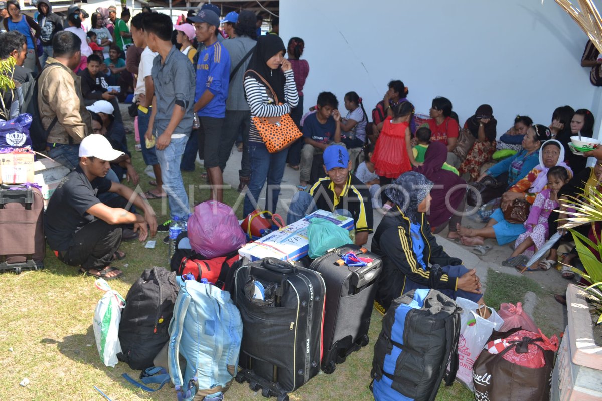 TKI PULANG KARENA KONFLIK SABAH | ANTARA Foto