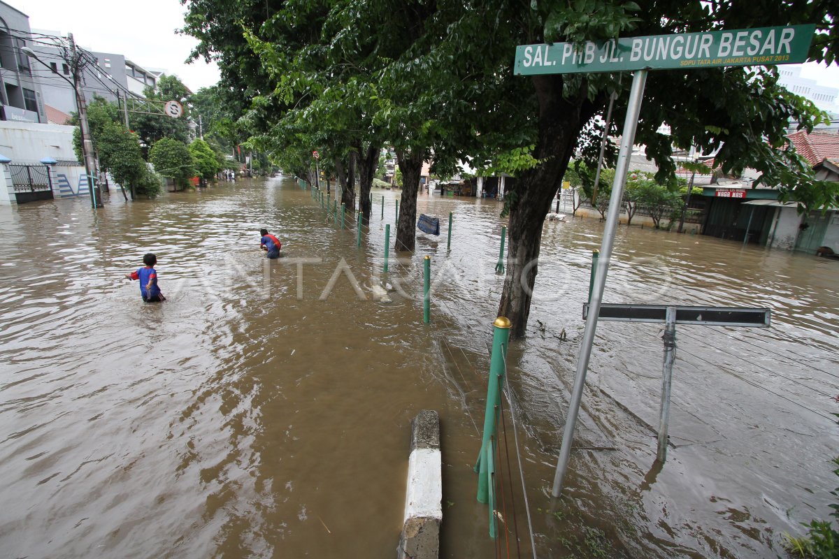 BANJIR RENDAM JAKARTA | ANTARA Foto