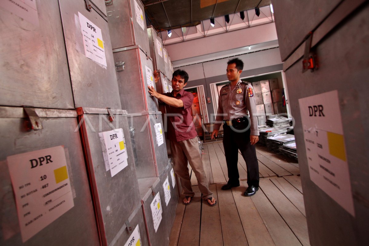 PERSIAPAN DISTRIBUSI LOGISTIK PEMILU | ANTARA Foto