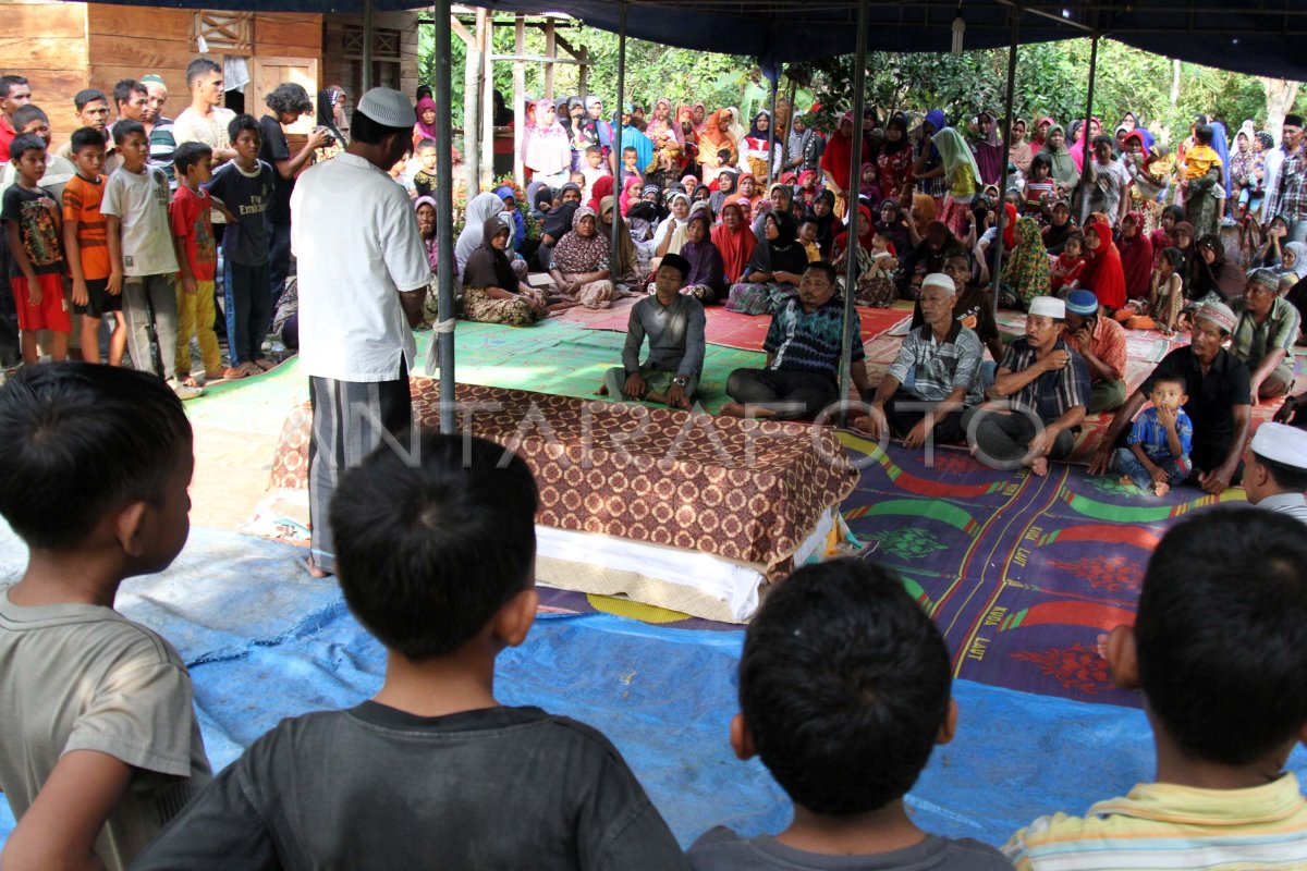 JENAZAH KORBAN TENGGELAM TIBA DIKEDIAMAN | ANTARA Foto