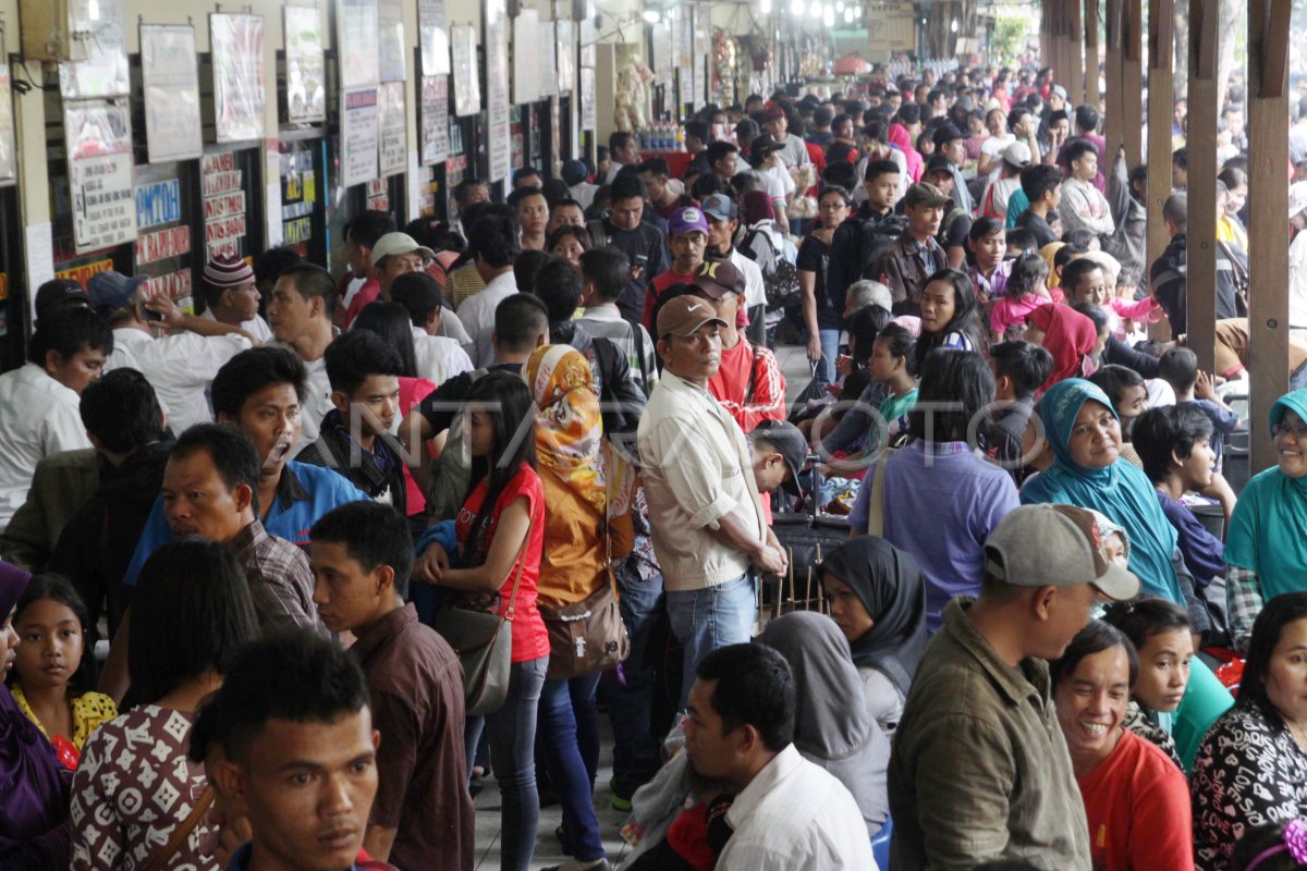 PUNCAK ARUS MUDIK | ANTARA Foto