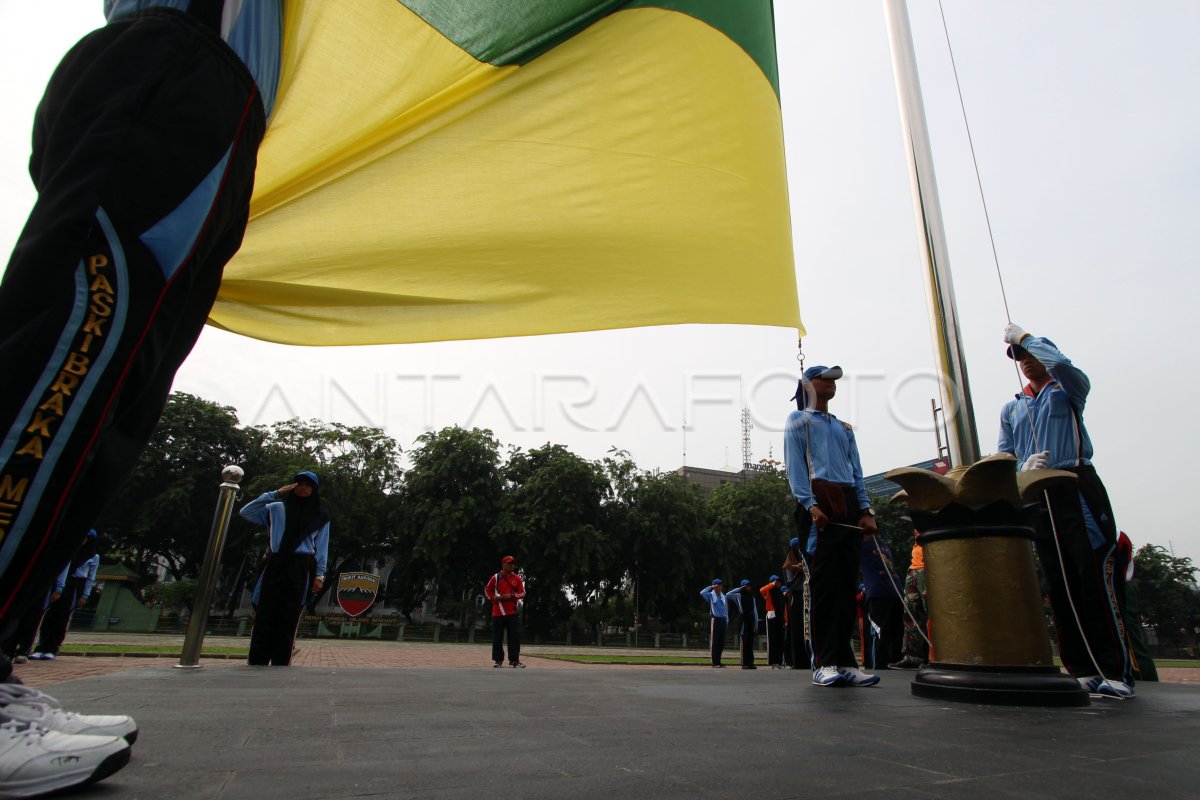 LATIHAN UPACARA BENDERA | ANTARA Foto