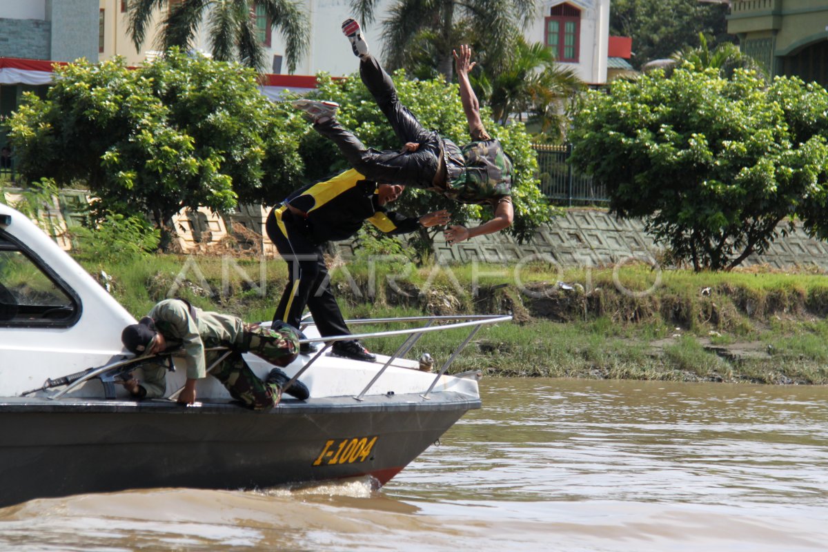 LATIHAN PENANGANAN TERORIS | ANTARA Foto