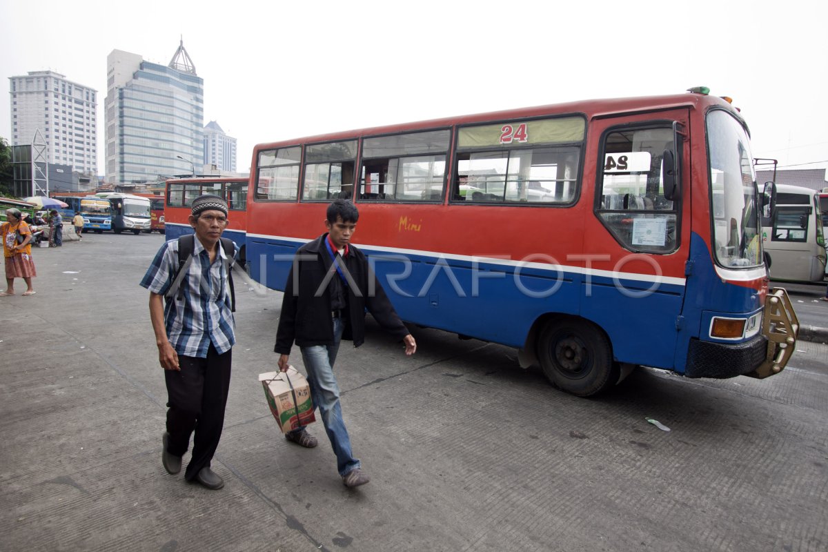 Kenaikan Tarif Angkutan Umum Antara Foto