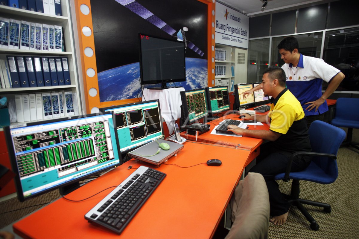 FASILITAS DATA CENTER INDOSAT | ANTARA Foto