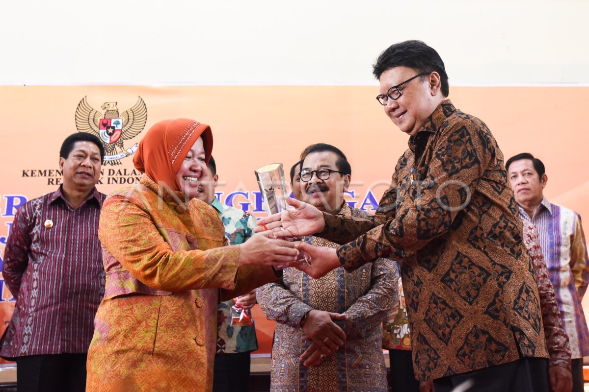 PENGANUGERAHAN PENGHARGAAN IMP 2014 | ANTARA Foto