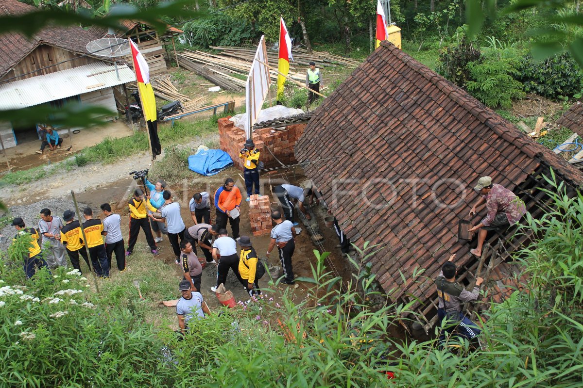 BEDAH RUMAH | ANTARA Foto