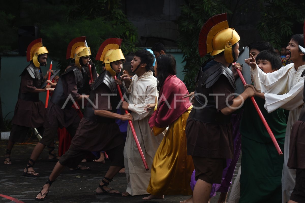 DRAMA PENYALIBAN YESUS KRISTUS | ANTARA Foto