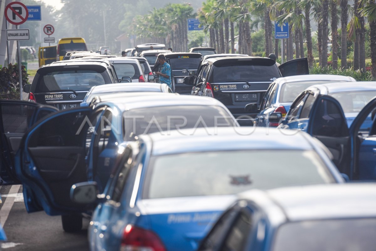 Parkir Tidak Pada Tempatnya Antara Foto 3713