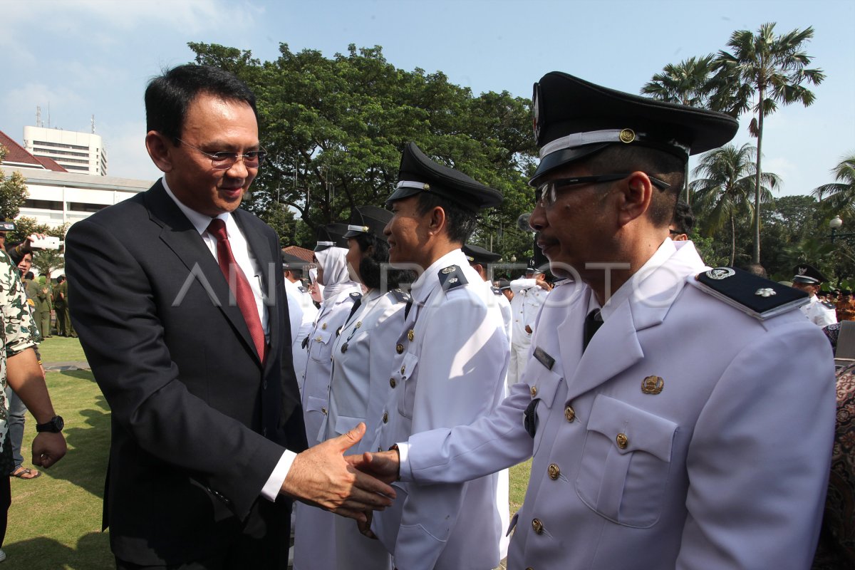 PELANTIKAN PEJABAT DI LINGKUNGAN PEMPROV DKI JAKARTA | ANTARA Foto