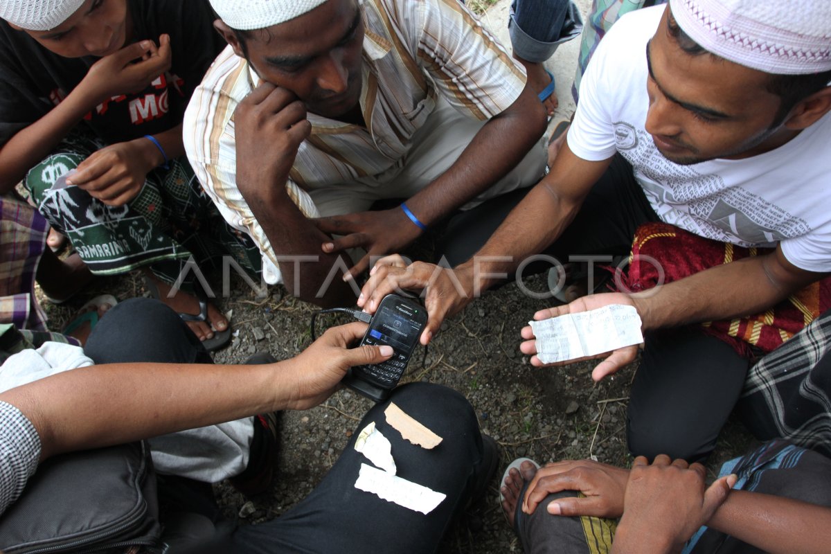 KOMUNIKASI IMIGRAN ROHINGYA DAN BANGLADESH | ANTARA Foto