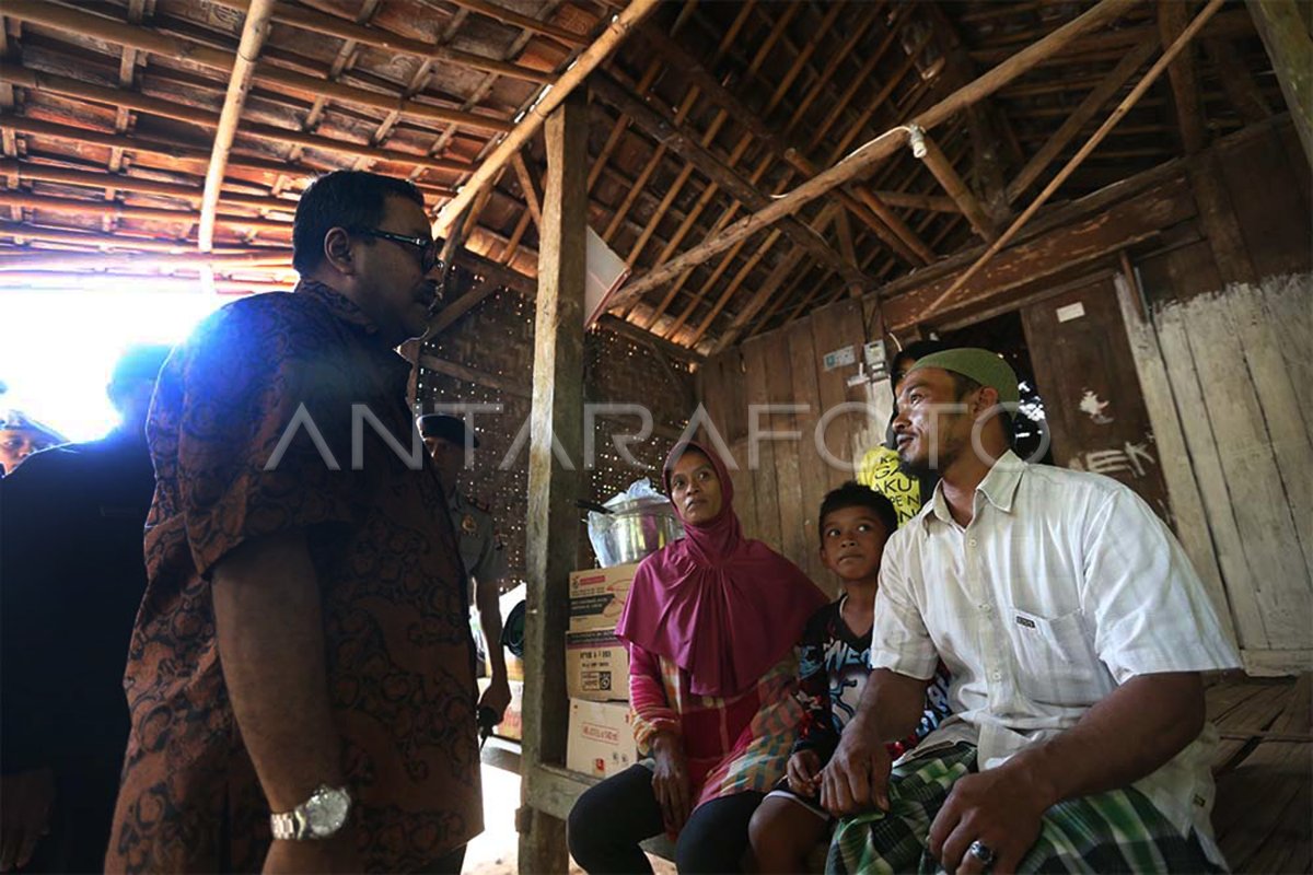 BANTUAN KELUARGA MISKIN | ANTARA Foto