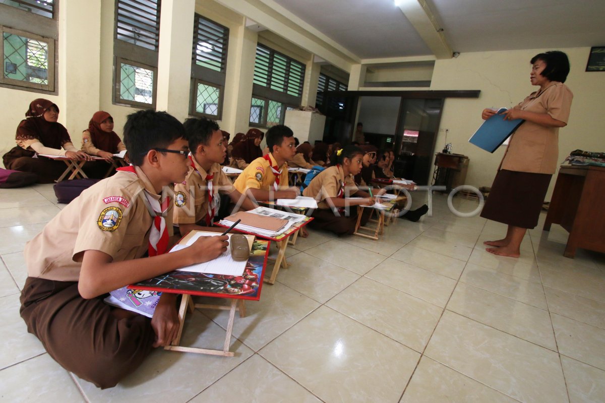 Kekurangan Ruang Kelas Antara Foto