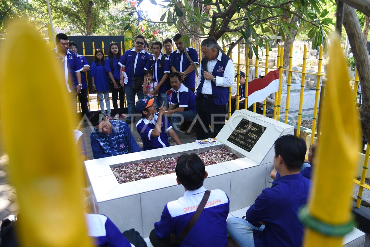 Ziarah Makam Bung Tomo Antara Foto