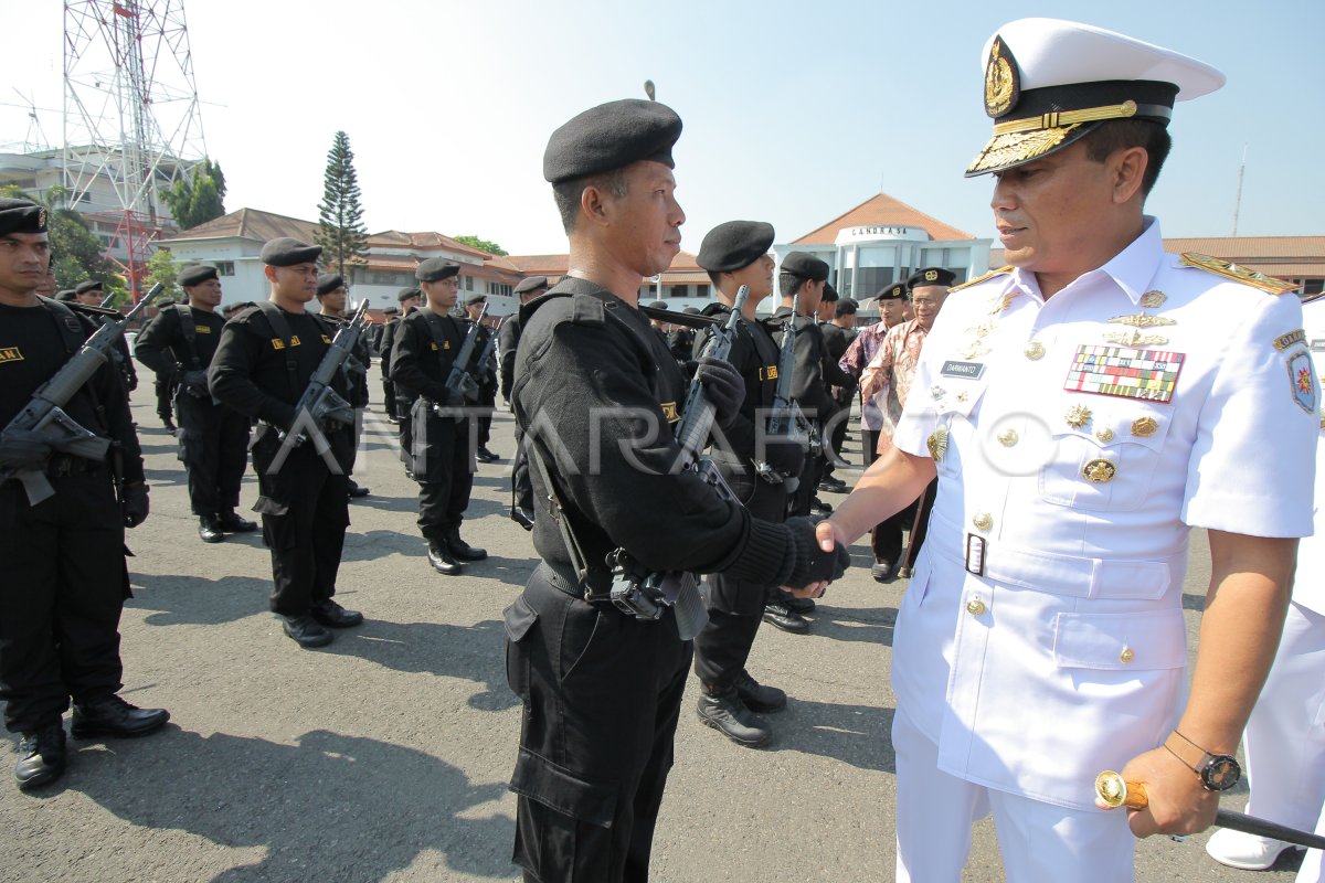 Upacara Hut Ke 56 Hiu Kencana Antara Foto