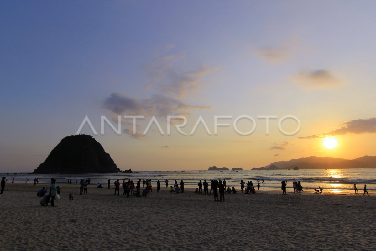 DESTINASI WISATA PANTAI PULAU MERAH ANTARA Foto