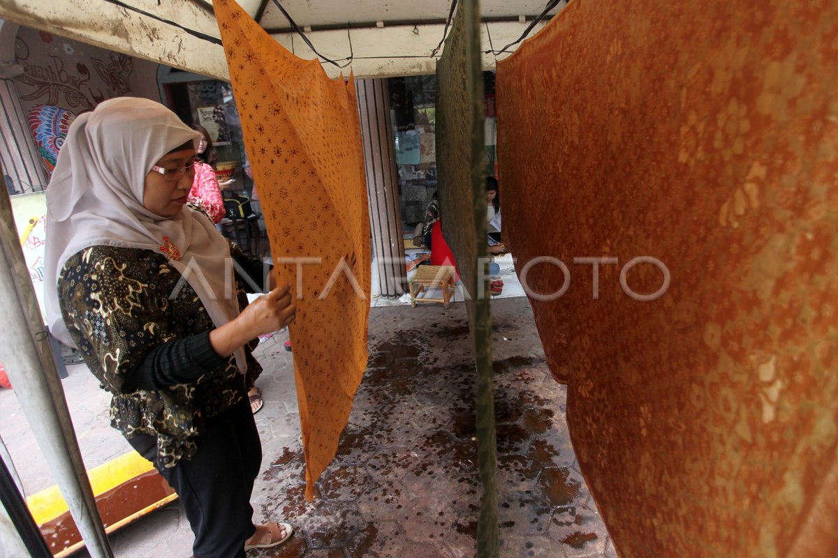 BATIK IDENTITAS BANGSA INDONESIA | ANTARA Foto