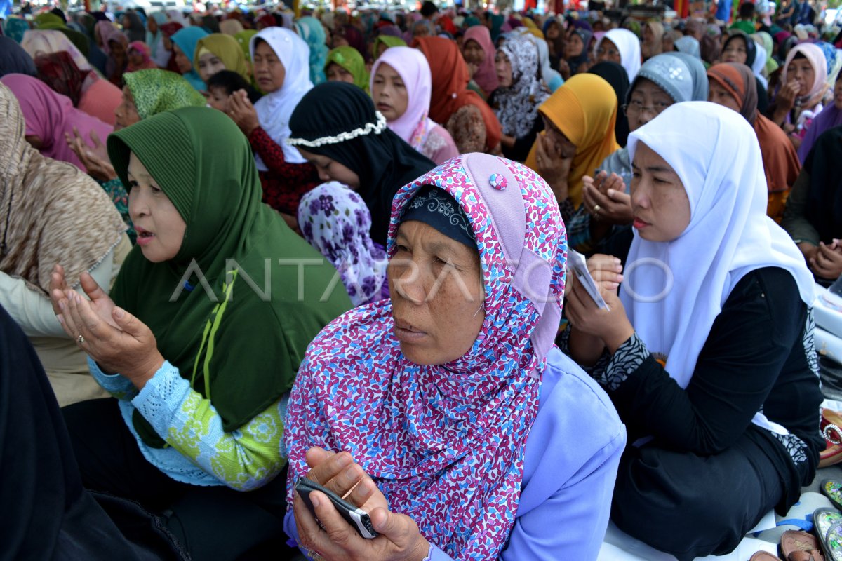 SYUKURAN AKBAR KORBAN LAPINDO | ANTARA Foto