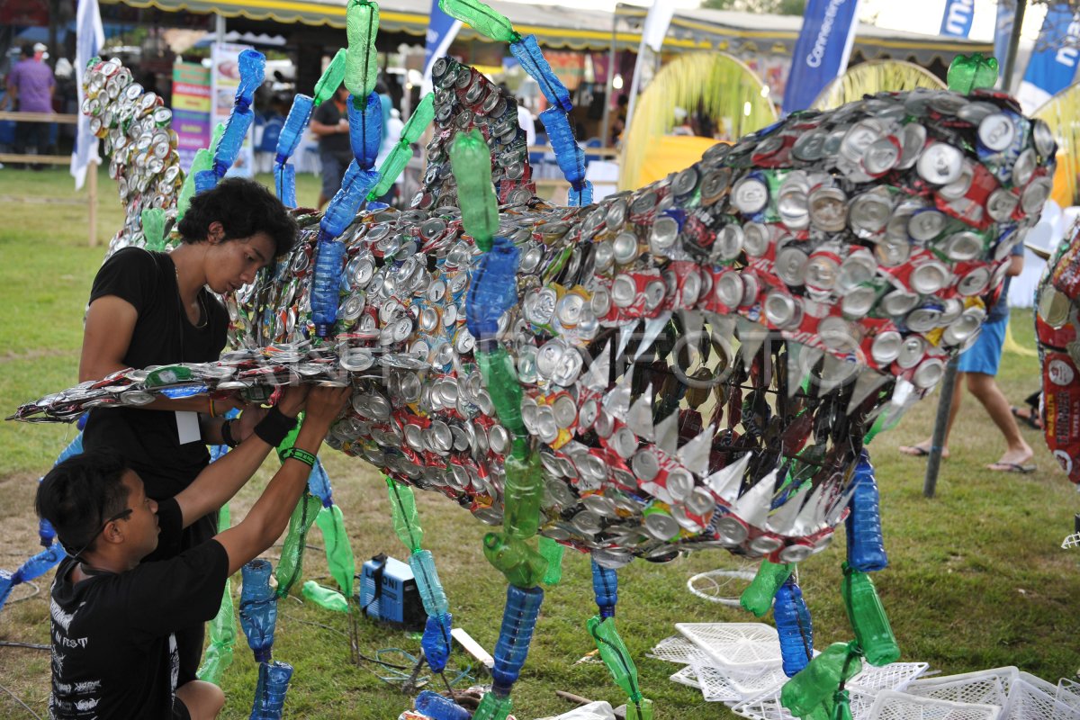 KESENIAN BARANG BEKAS | ANTARA Foto
