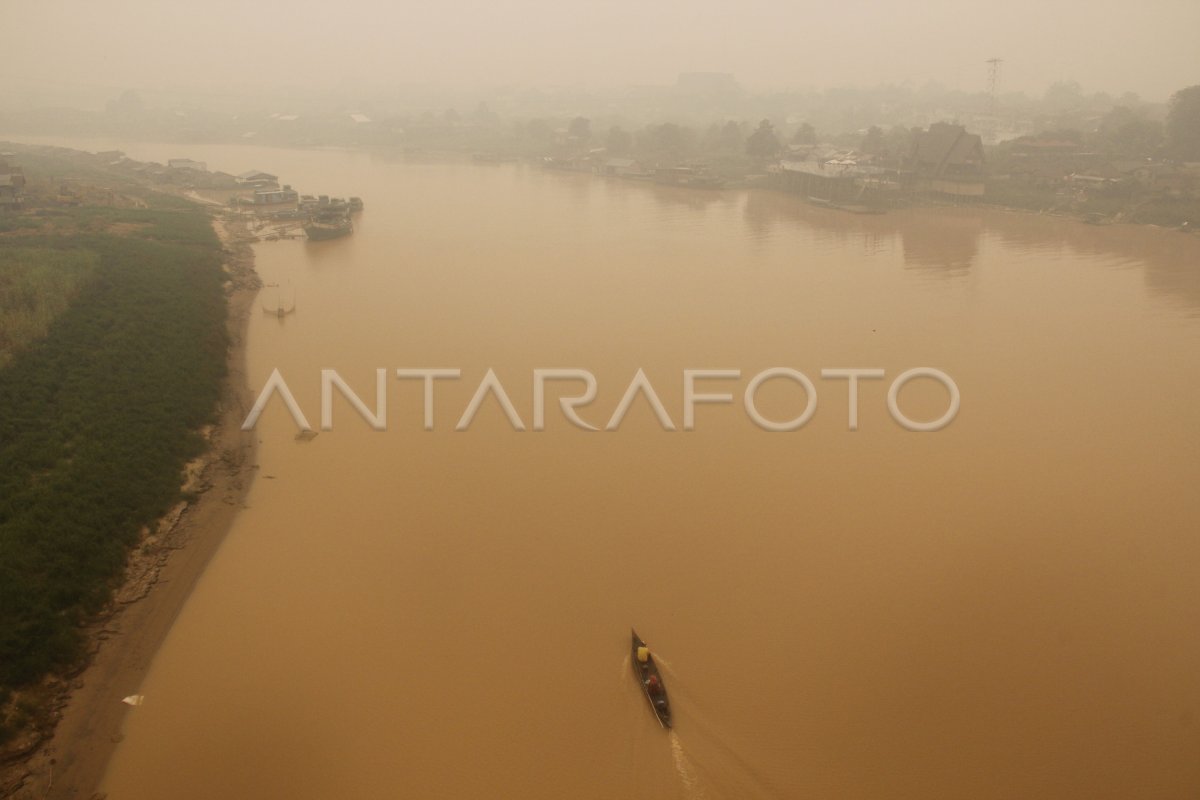 KABUT ASAP PALANGKA RAYA MEMBURUK | ANTARA Foto