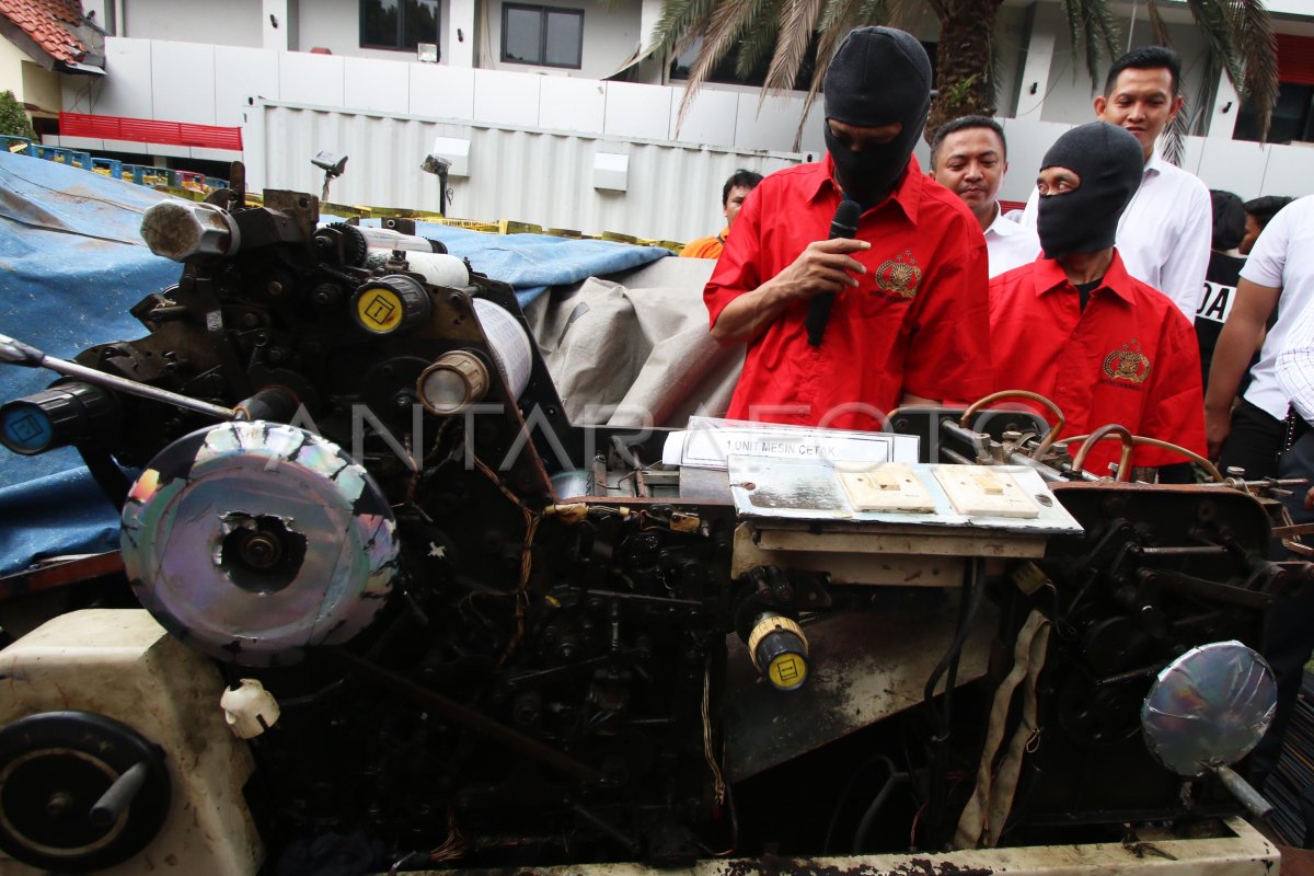 Pengungkapan Kasus Meterai Palsu Antara Foto