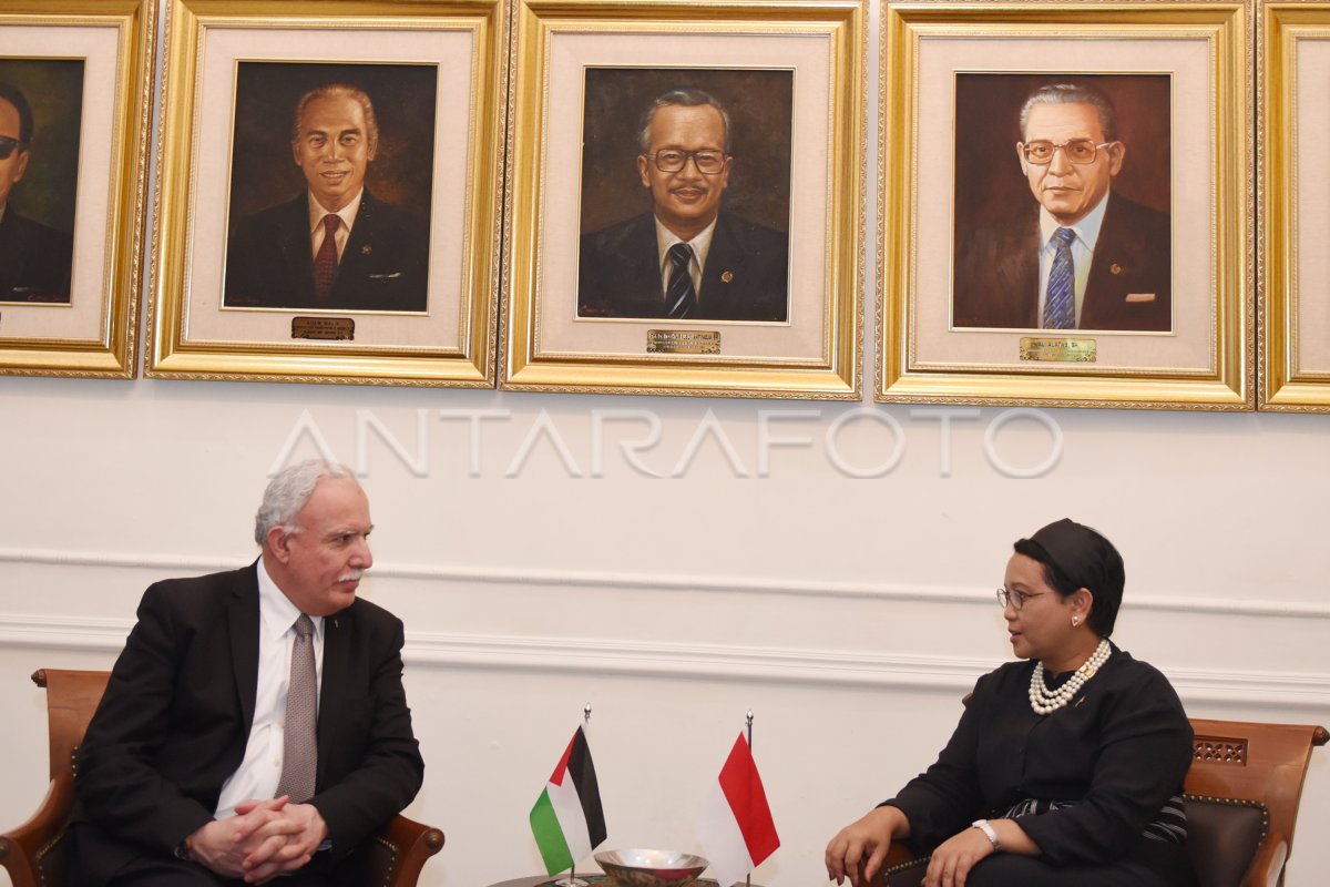  Menjalin Benang Diplomasi: Memahami Hubungan Bilateral di Era Global