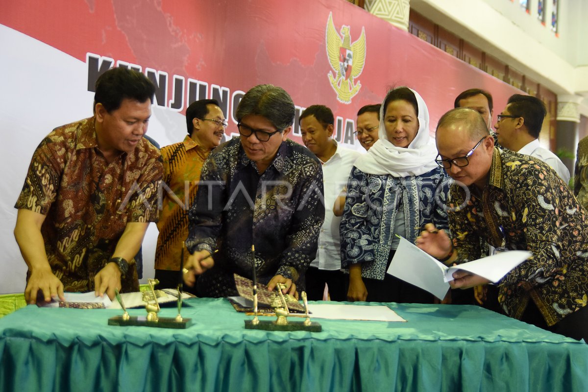 PENANDATANGANAN SINERGI BUMN | ANTARA Foto