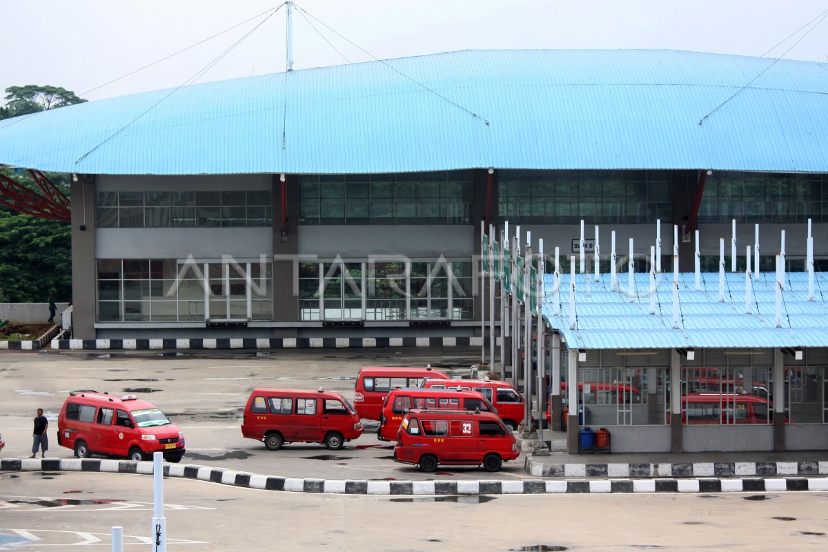 TERMINAL PULOGEBANG SEGERA BEROPERASI PENUH | ANTARA Foto