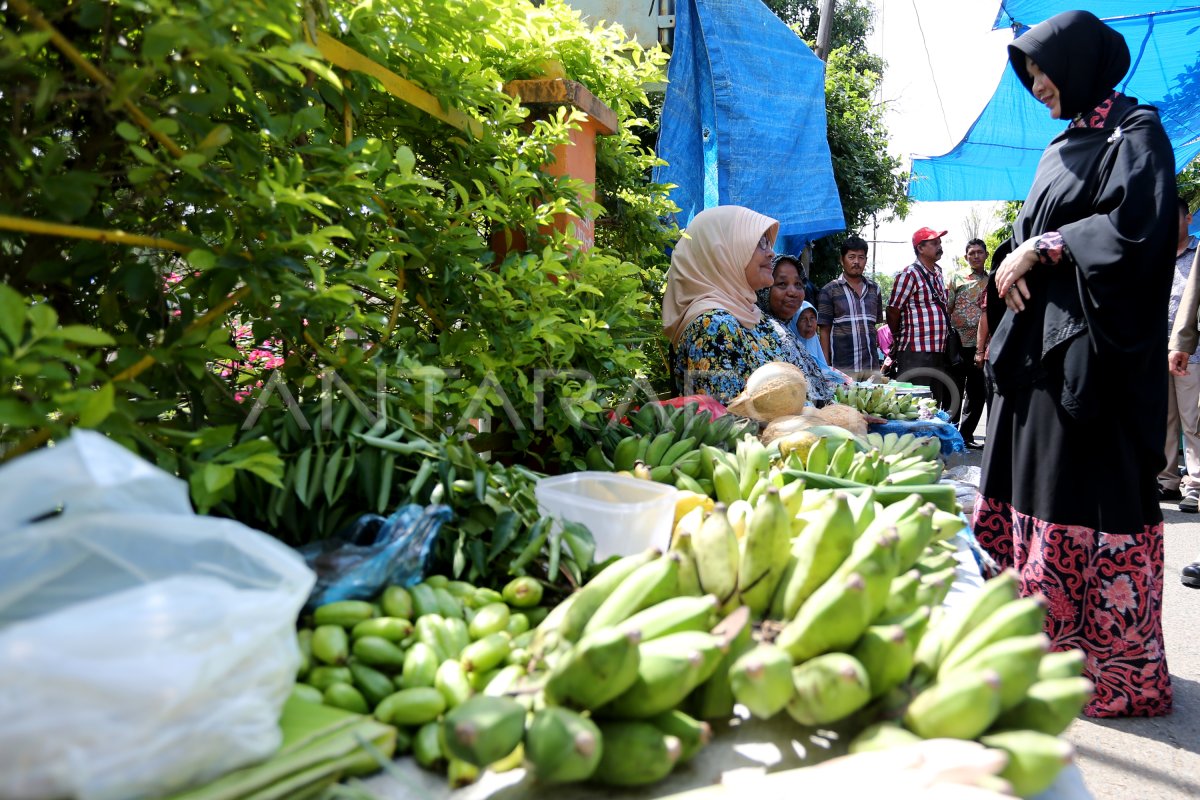 REVITALISASI PASAR TRADISIONAL | ANTARA Foto