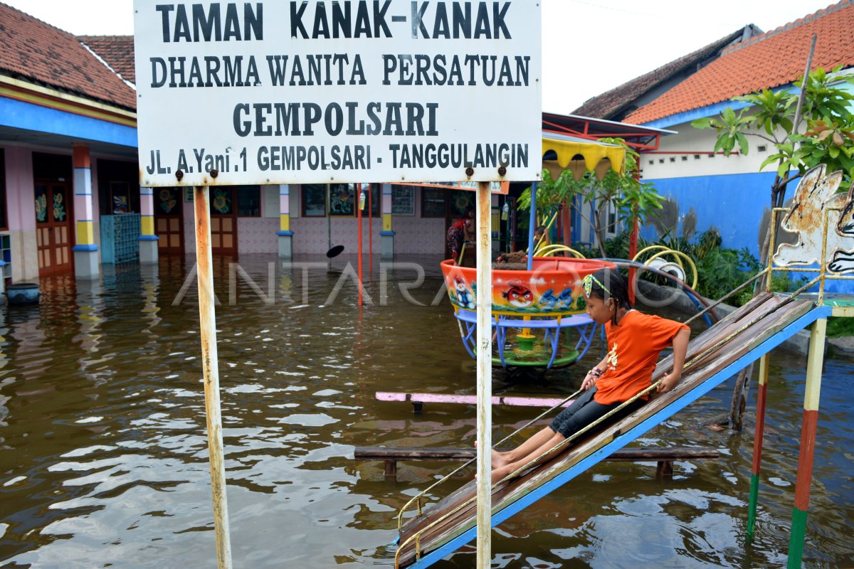 SEKOLAH TERENDAM BANJIR | ANTARA Foto