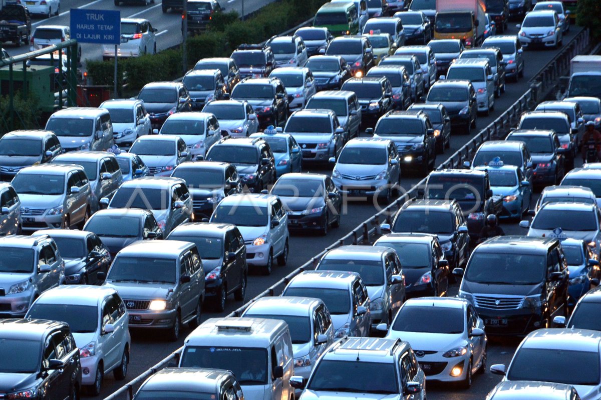 KEMACETAN TOL DALAM KOTA | ANTARA Foto