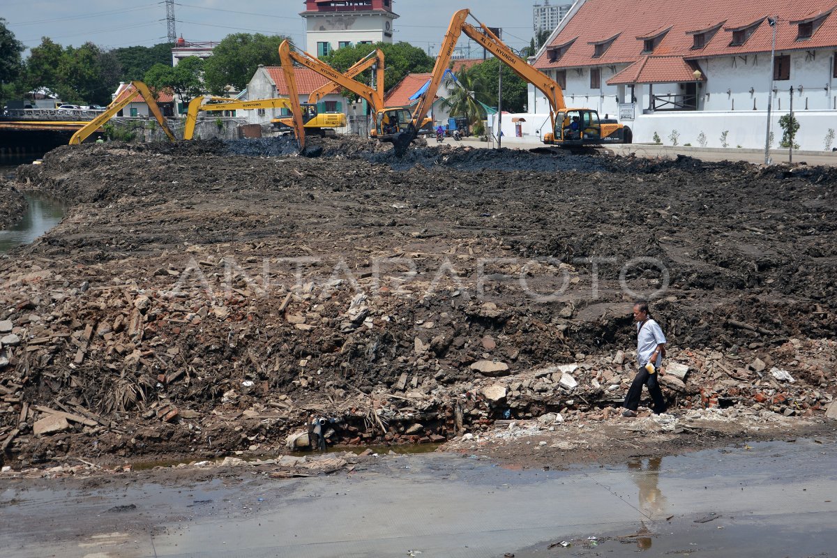 Revitalisasi Kawasan Wisata Antara Foto