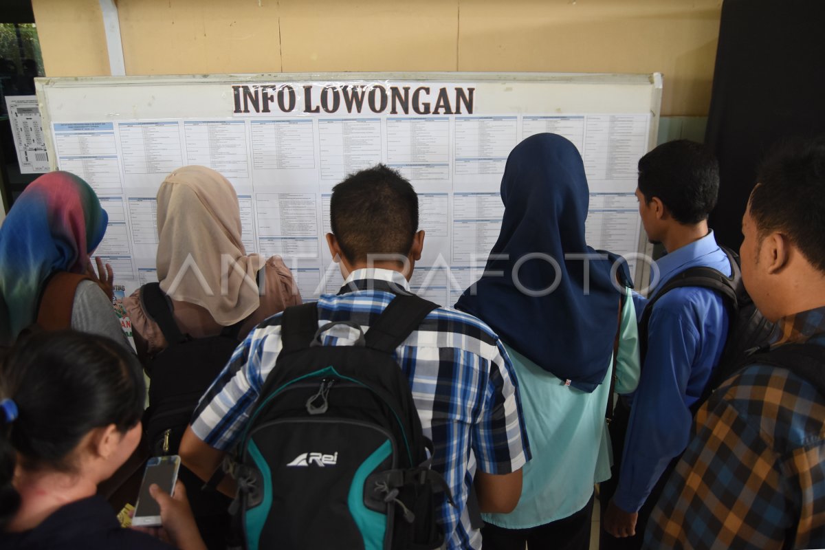 TEKAN ANGKA PENGANGGURAN TERBUKA | ANTARA Foto