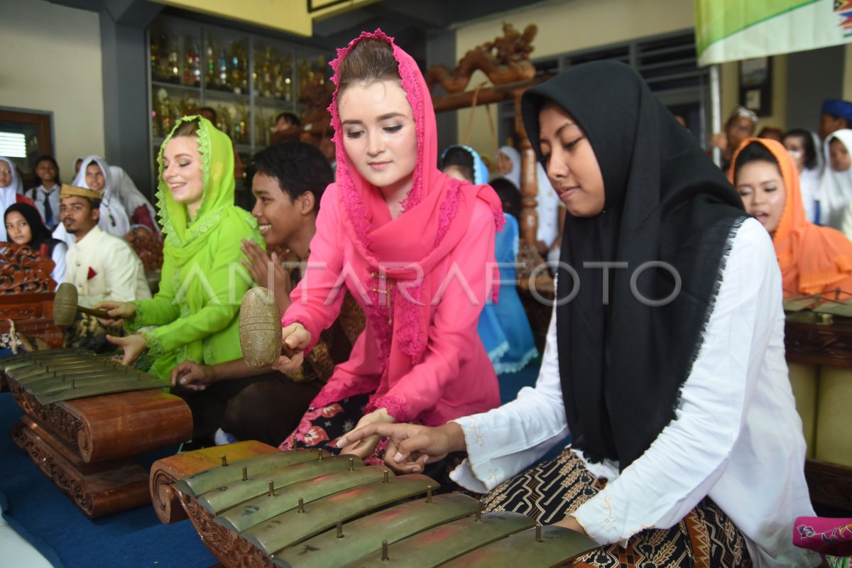 BEASISWA SENI DAN BUDAYA INDONESIA | ANTARA Foto