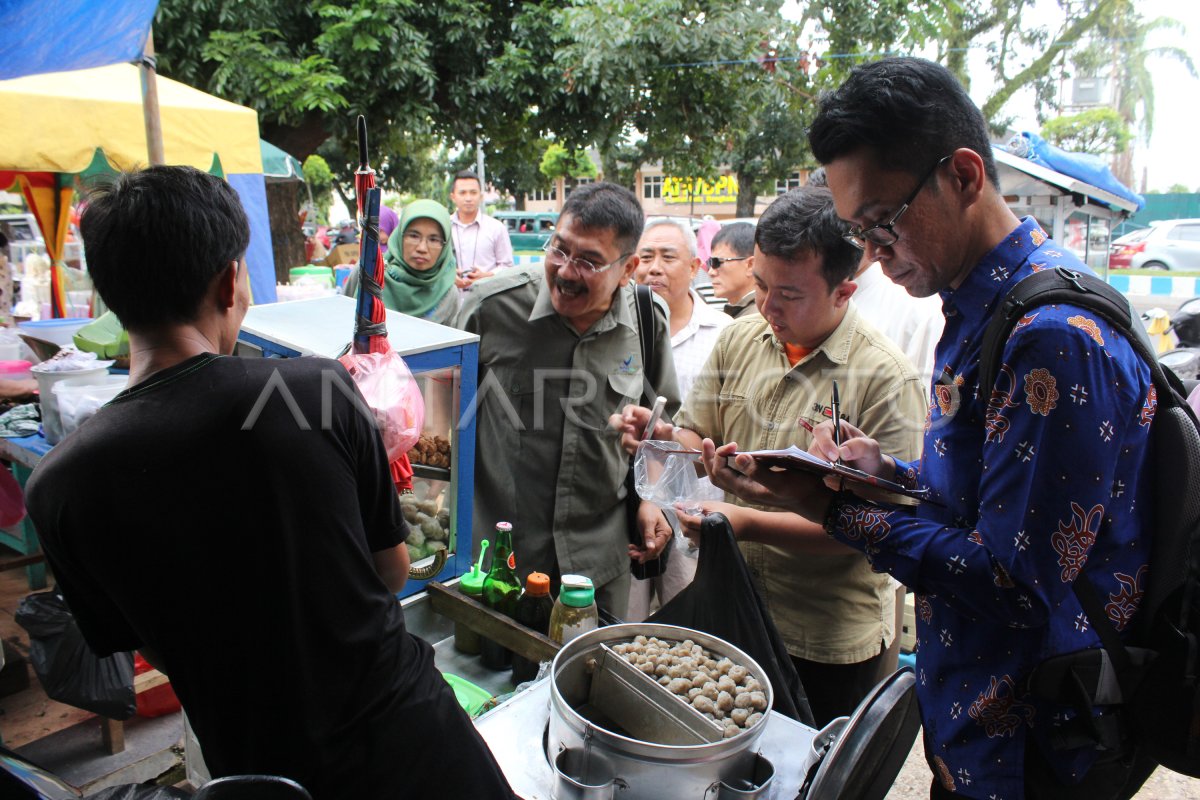 PEMERIKSAAN JAJANAN BERBUKA OLEH BPOM | ANTARA Foto