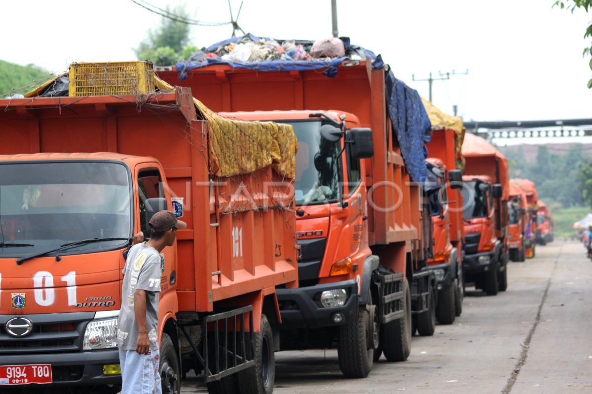 DAMPAK SWAKELOLA TPST BANTAR GEBANG | ANTARA Foto