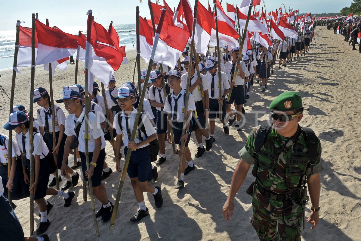 Kirab Bendera Merah Putih Antara Foto