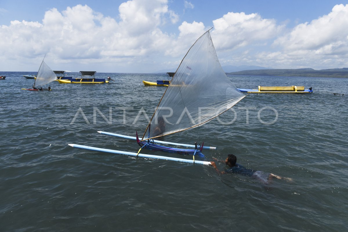 Perahu Layar Mini Banyuwangi Antara Foto